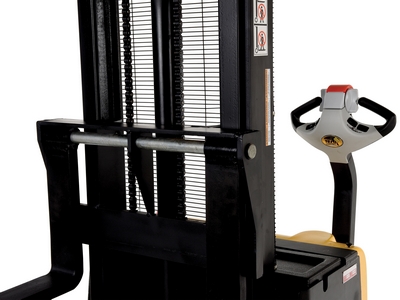 Double Mast Stackers with Powered Drive and Powered Lift