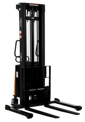 Apilador con elevador motorizado