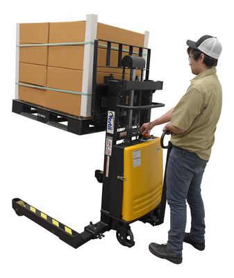 Apilador con elevador motorizado